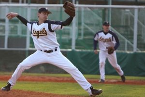 Baseballisti momentálne hrávajú na "požičaných" ihriskách.