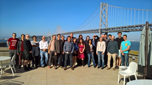 [Fotografie: skupinová fotografie v San Francisco]