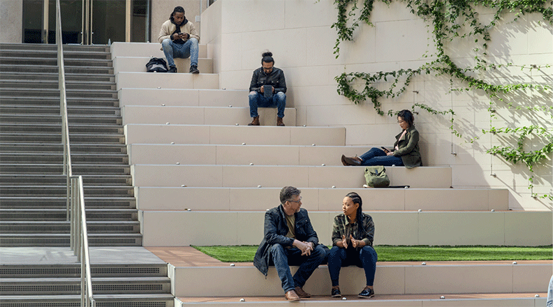 CLO20b_informal_work_outside_office_001-2-2