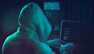 Hackeri vpašovali do vysielania ukrajinskej televízie falošnú výzvu Zelenského na zloženie zbraní (VIDEO)
