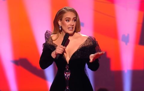 V Brit Awards uspela speváčka Adele (VIDEO)