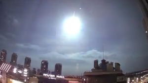 Podľa NASA záhadný záblesk nad Kyjevom nesúvisí s americkým satelitom (VIDEO)